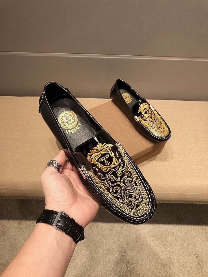 Versace Men’s Durable rubber Sneakers Colorway 1 1615210-1
