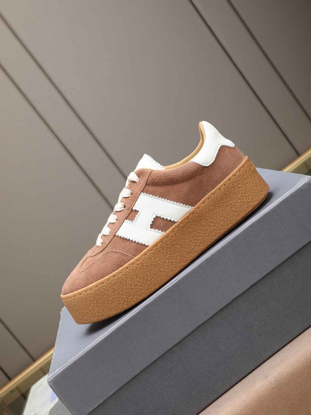 Hogan Women’s Platform H698 Trainer Sneakers Colorway 11 1308350-11