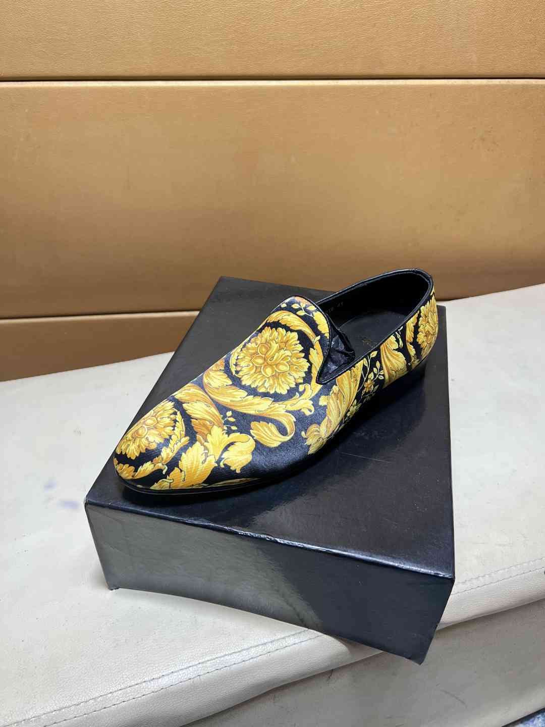Versace Men’s logo rad Loafers Colorway 6 1031250-6