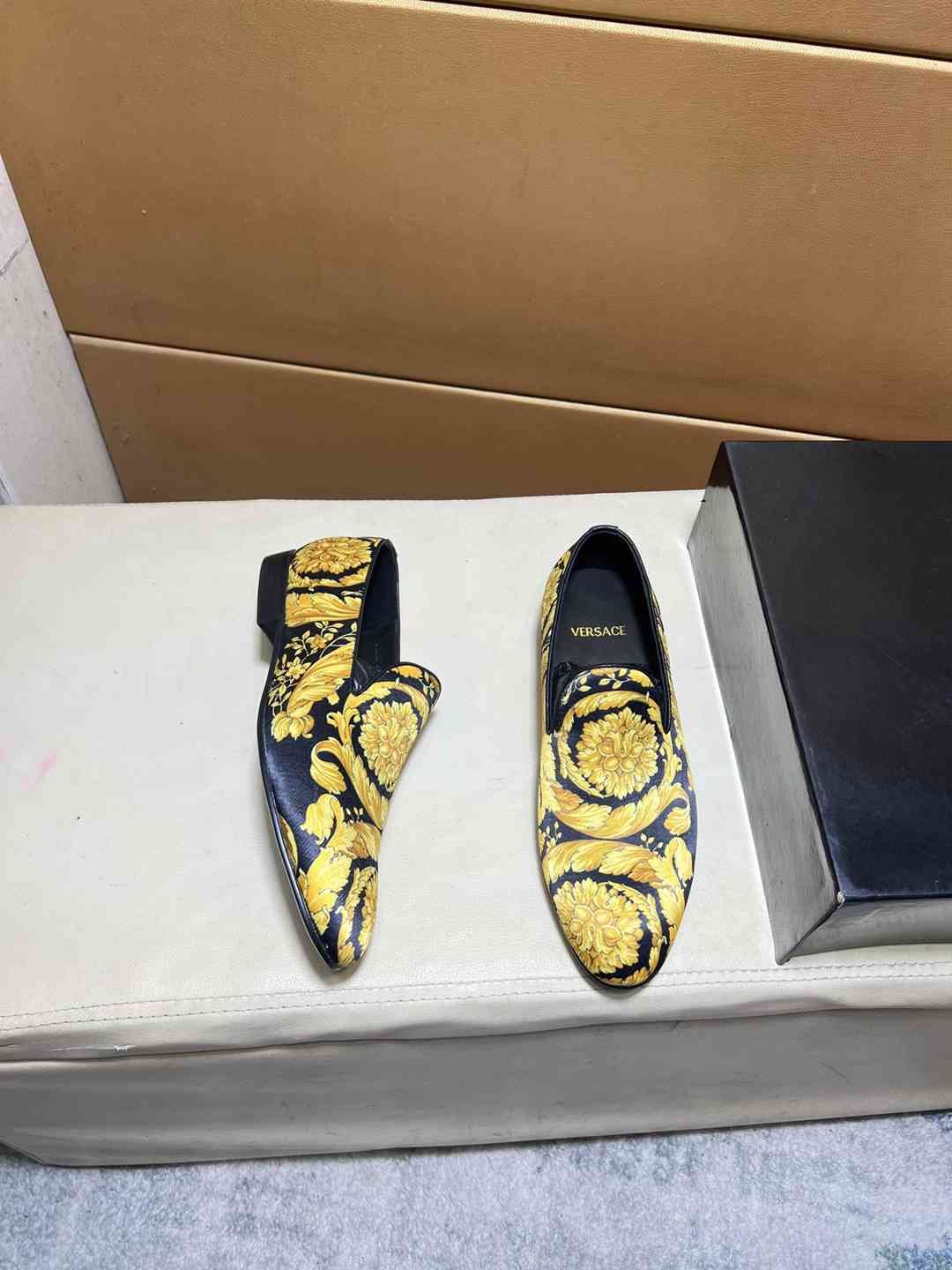 Versace Men’s logo rad Loafers Colorway 6 1031250-6