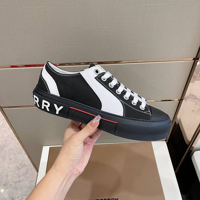 Burberry Burberr Vintage Low-Top Sneakers 1628230