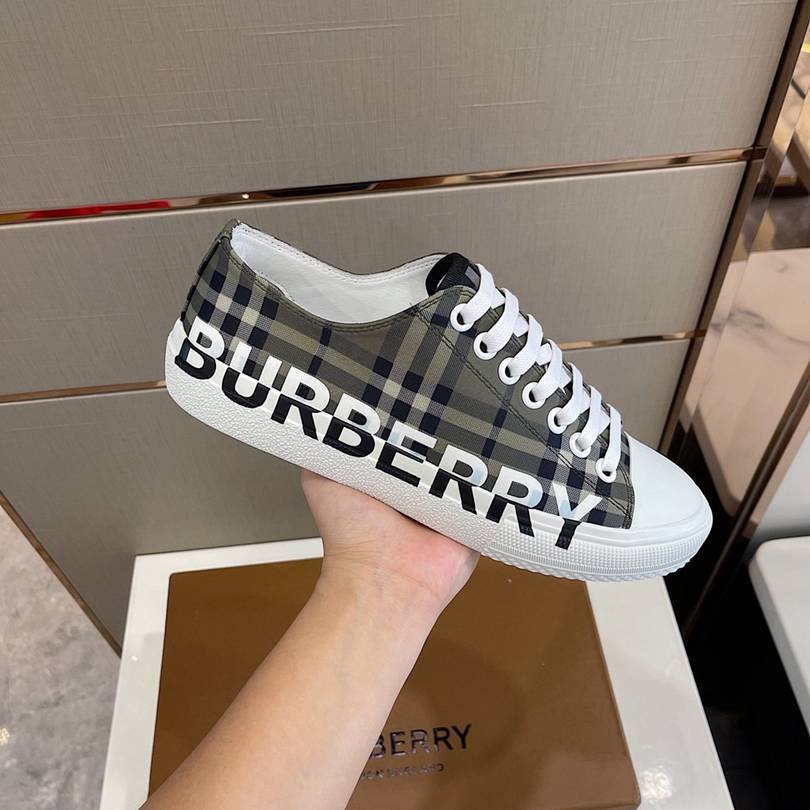 Burberry Men’s Vintage Sneakers Contrast 1628250