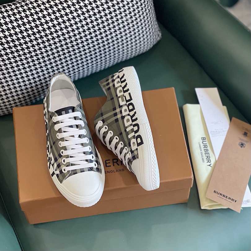 Burberry Men’s Vintage Sneakers Contrast 1628250