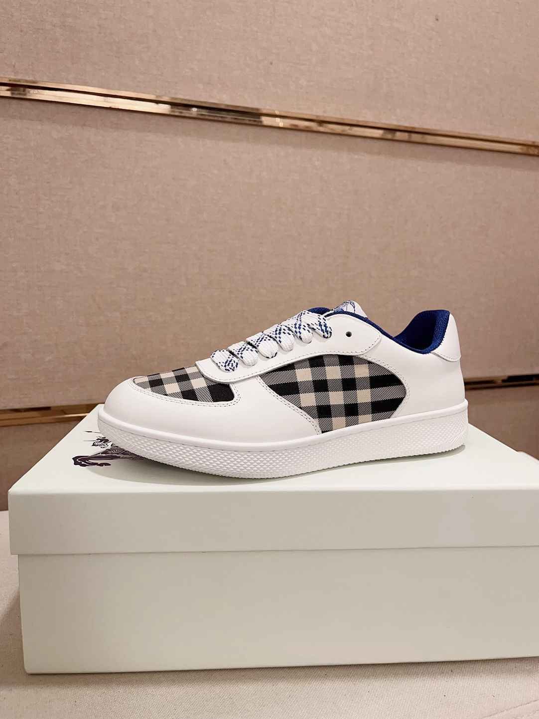 Burberry Vintage TPU Low-Top Sneakers Colorway 2 1728330-2