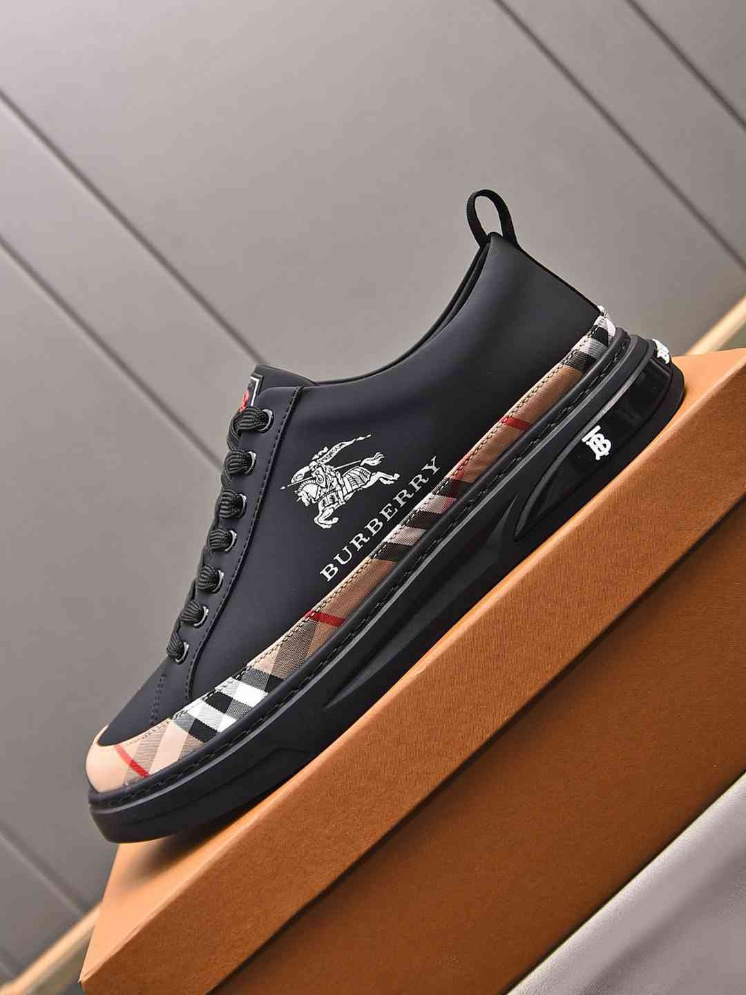 Burberry Men’s Leather Sneakers Colorway 9 1308220-9