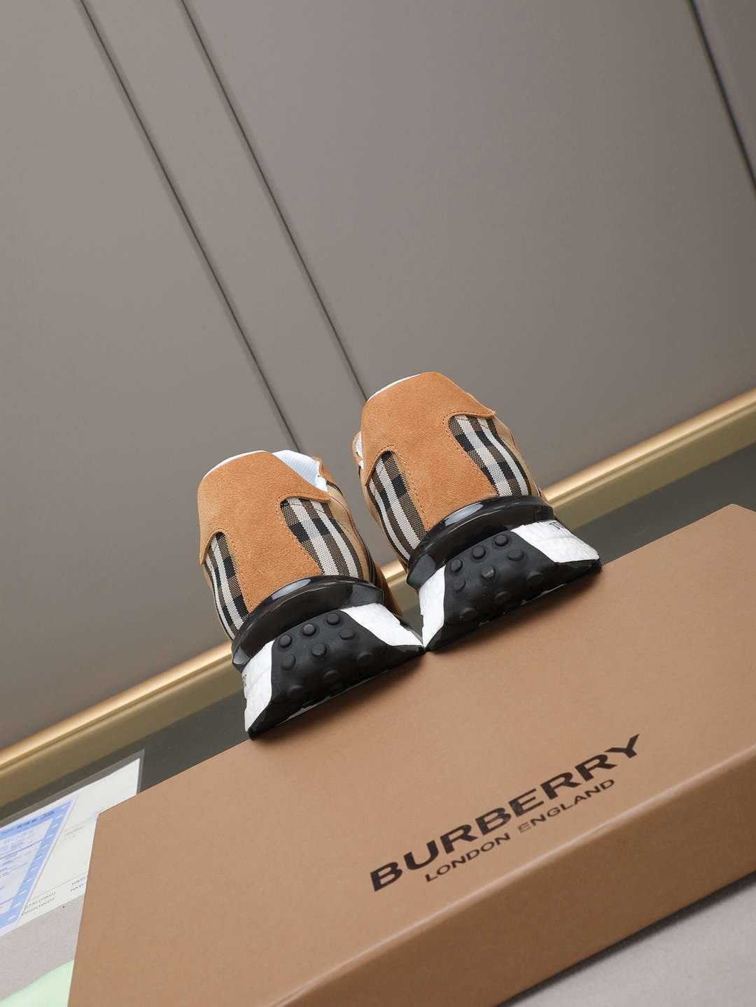 Burberry Men’s Sneakers Colorway 1 1308250-1
