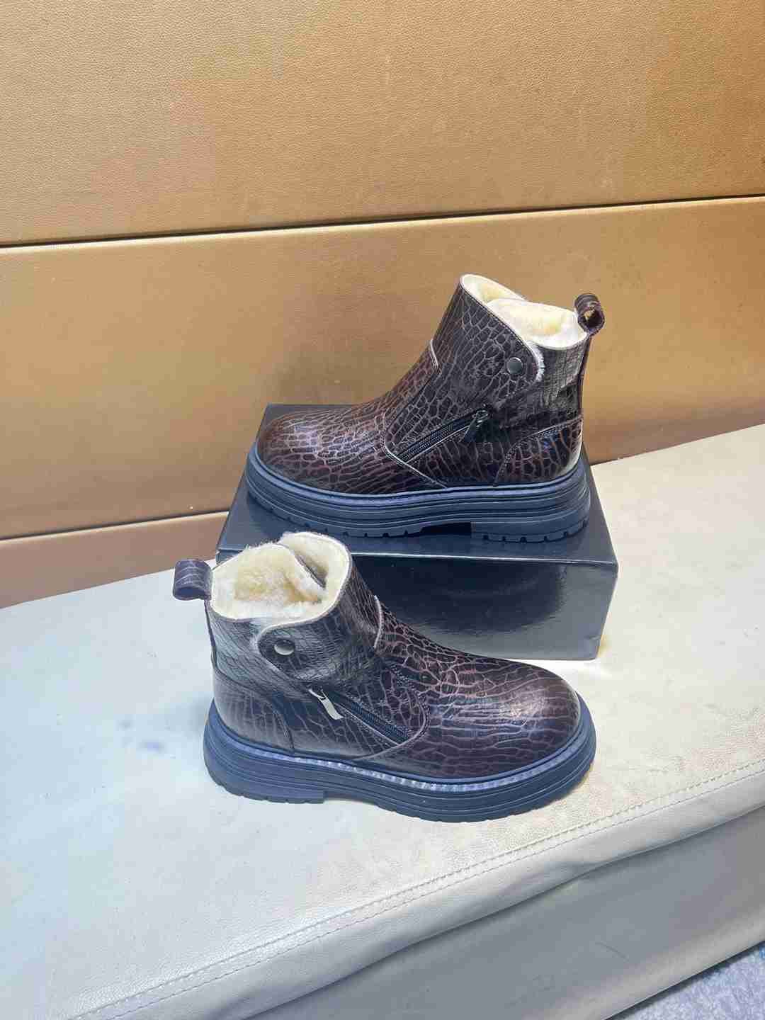 UGG Men’s Leather Sneakers Colorway 10 1031360-10