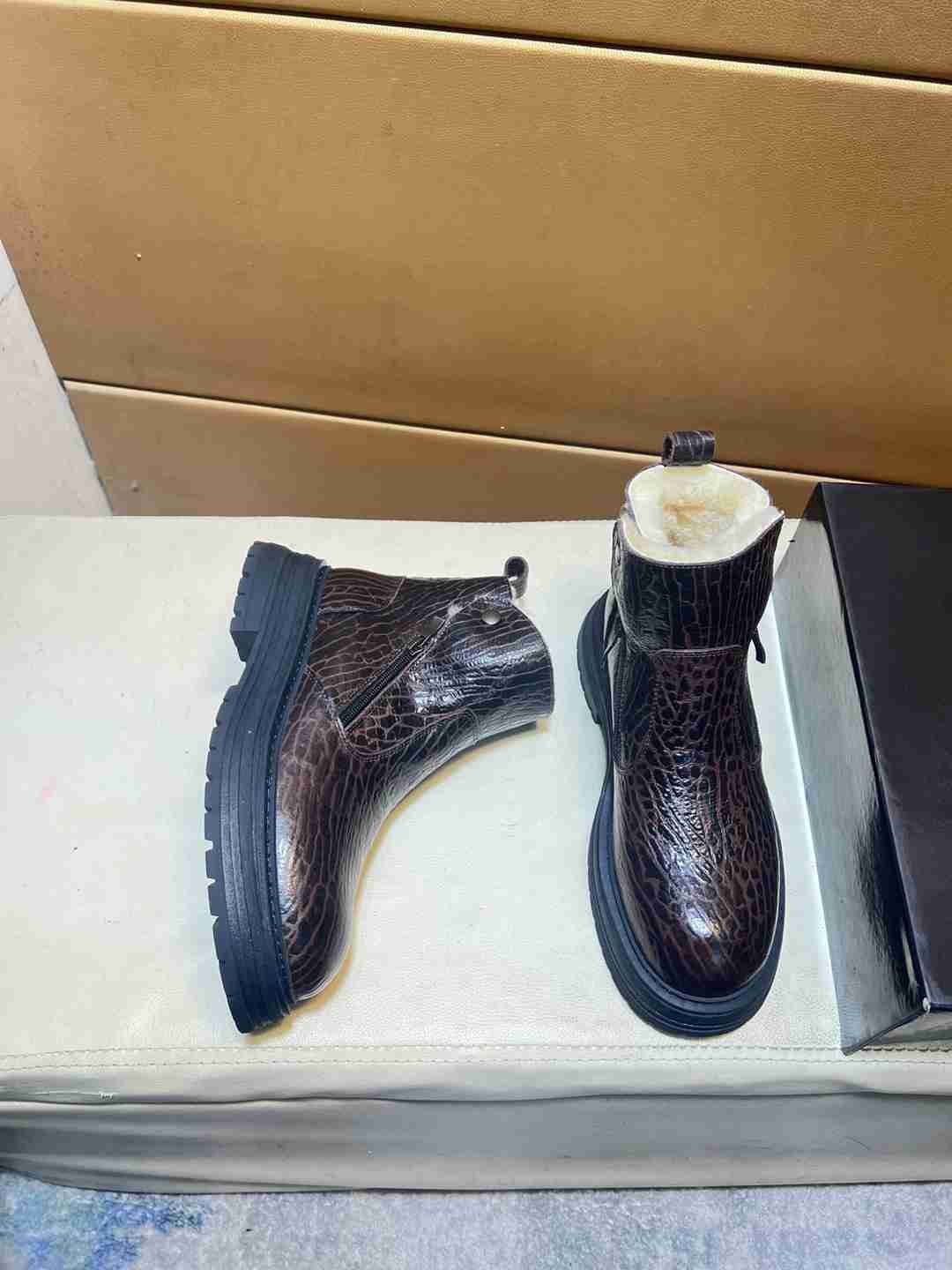 UGG Men’s Leather Sneakers Colorway 10 1031360-10