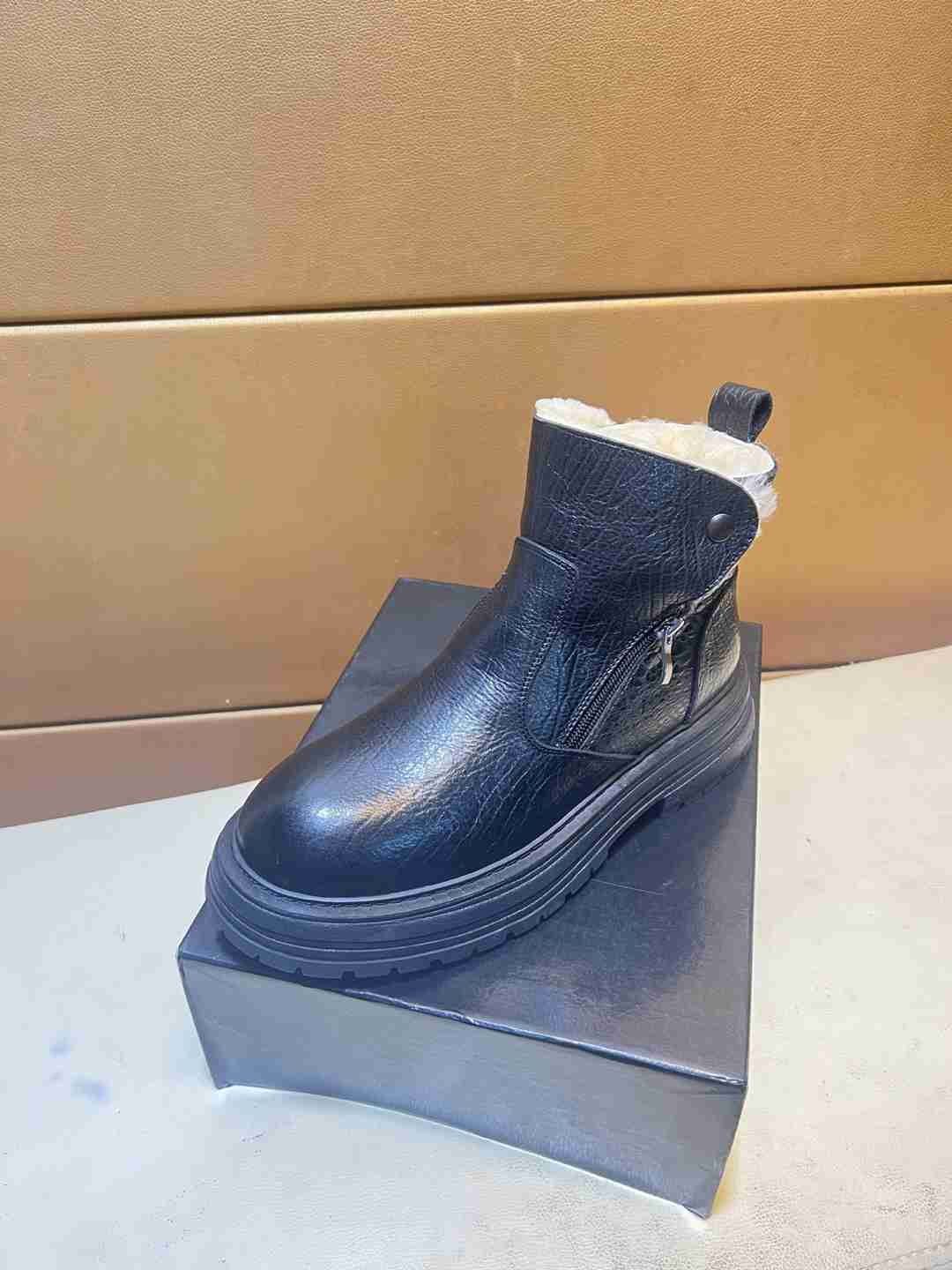 UGG Men’s Leather Sneakers Colorway 9 1031360-9