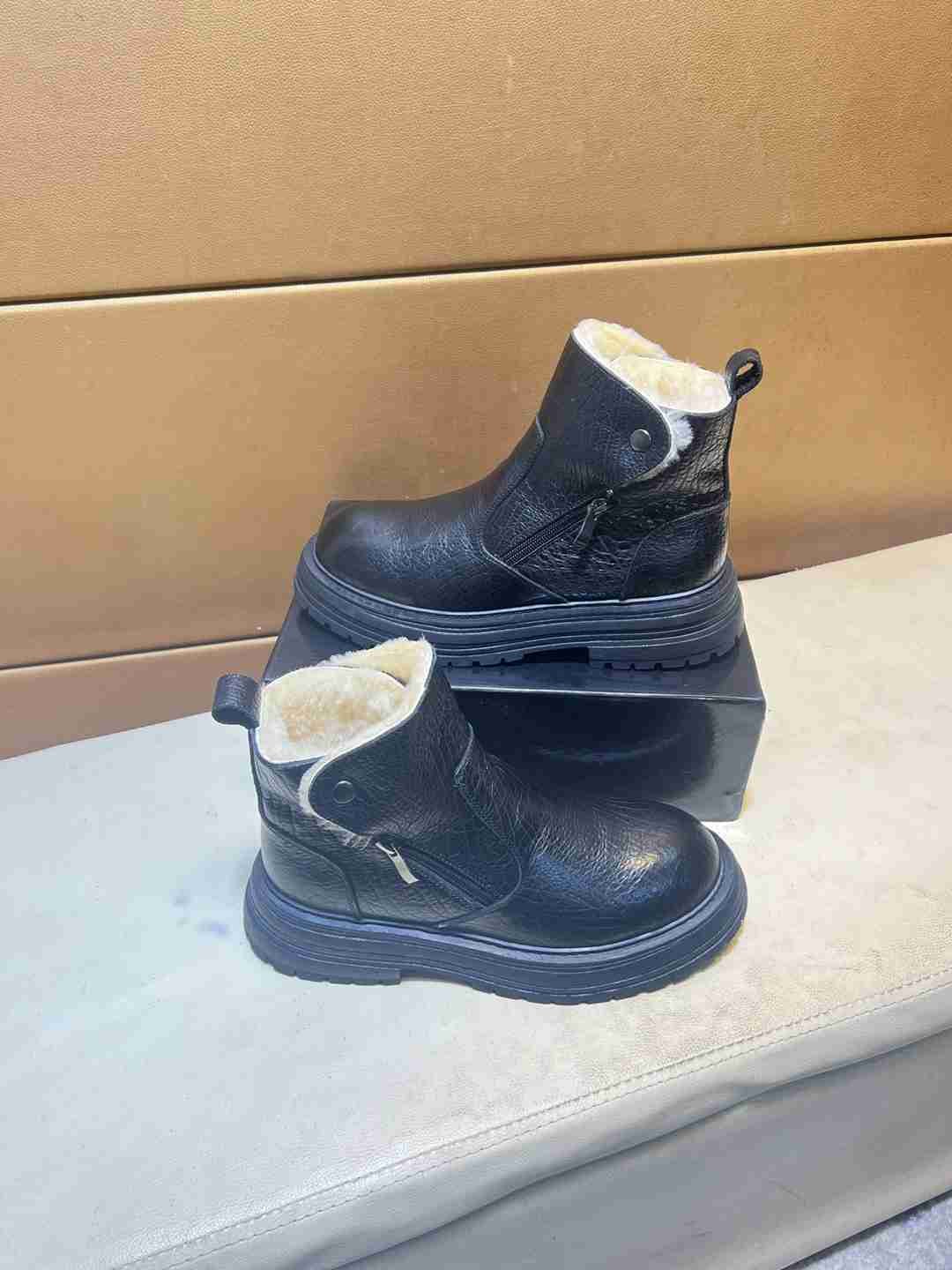 UGG Men’s Leather Sneakers Colorway 9 1031360-9