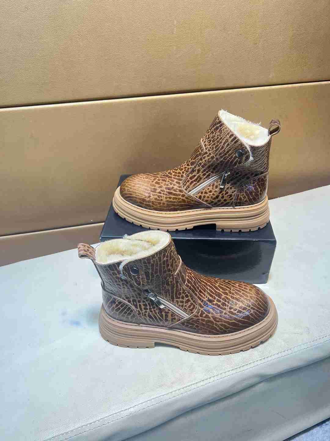 UGG Men’s Leather Sneakers Colorway 8 1031360-8