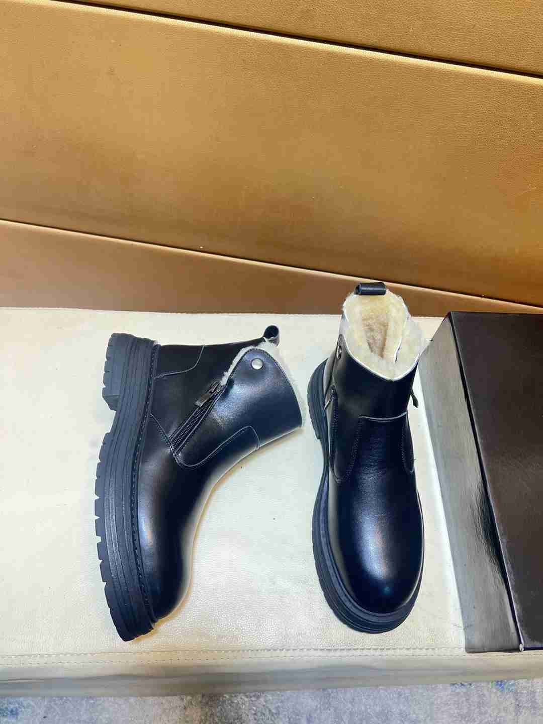 UGG Men’s Leather Sneakers Colorway 7 1031360-7