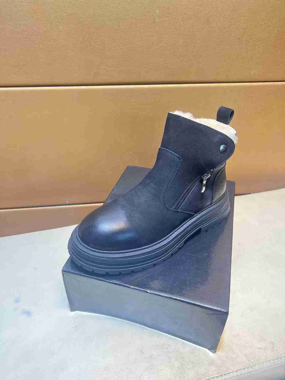 UGG Men’s Leather Sneakers Colorway 6 1031360-6