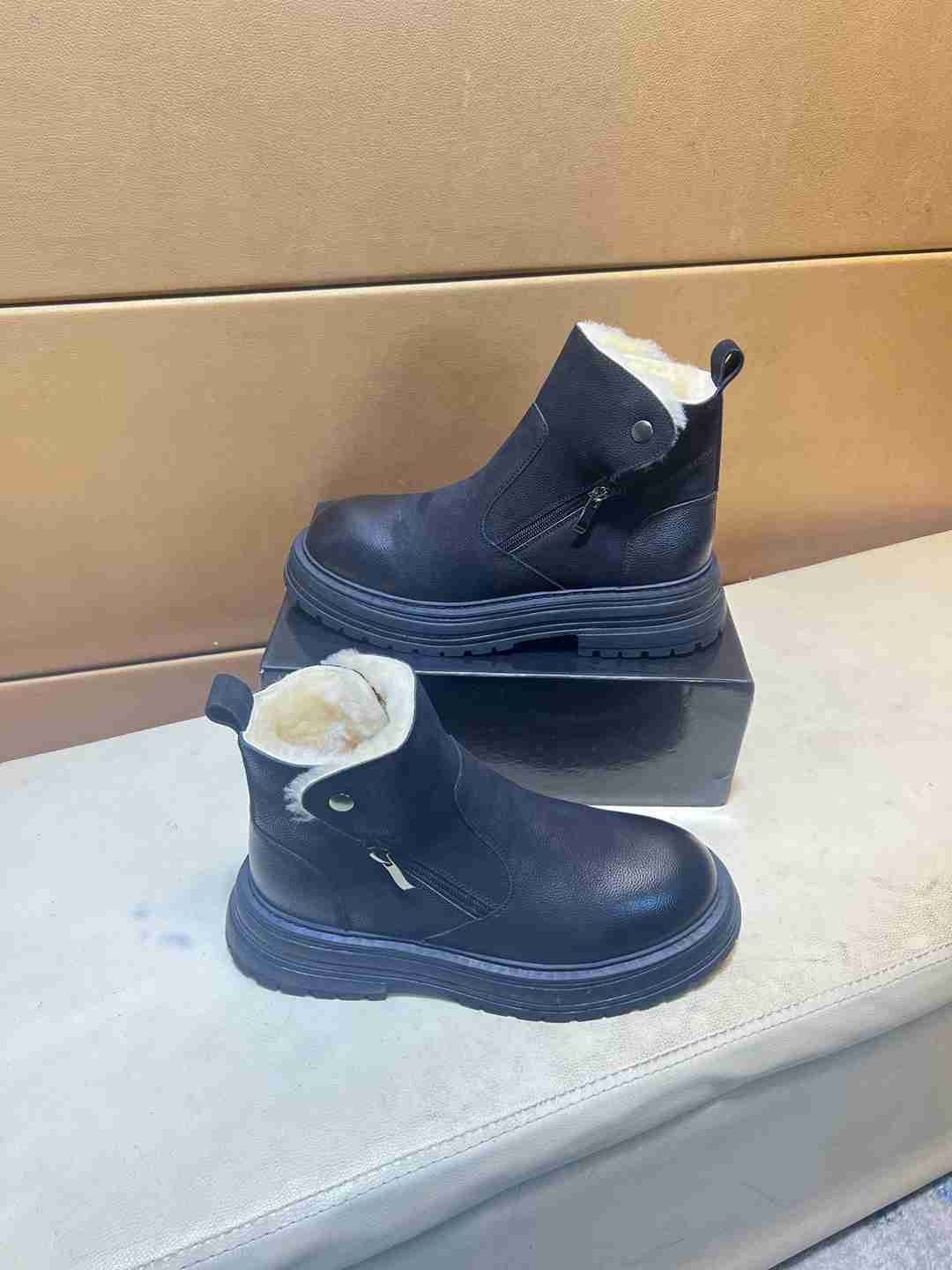 UGG Men’s Leather Sneakers Colorway 6 1031360-6
