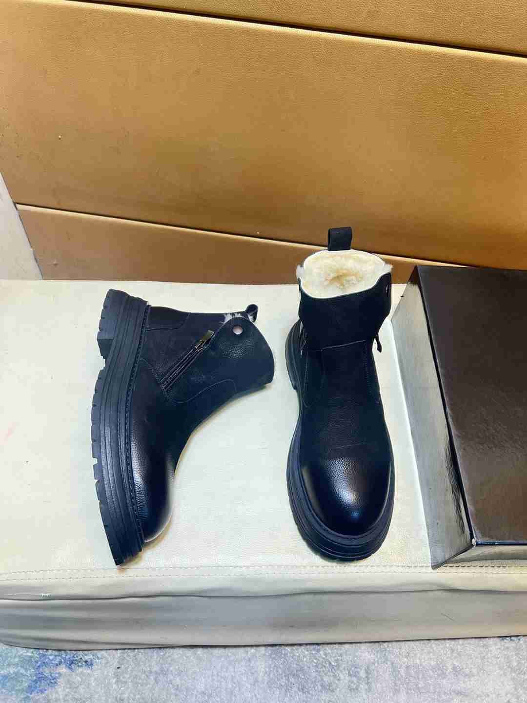 UGG Men’s Leather Sneakers Colorway 6 1031360-6