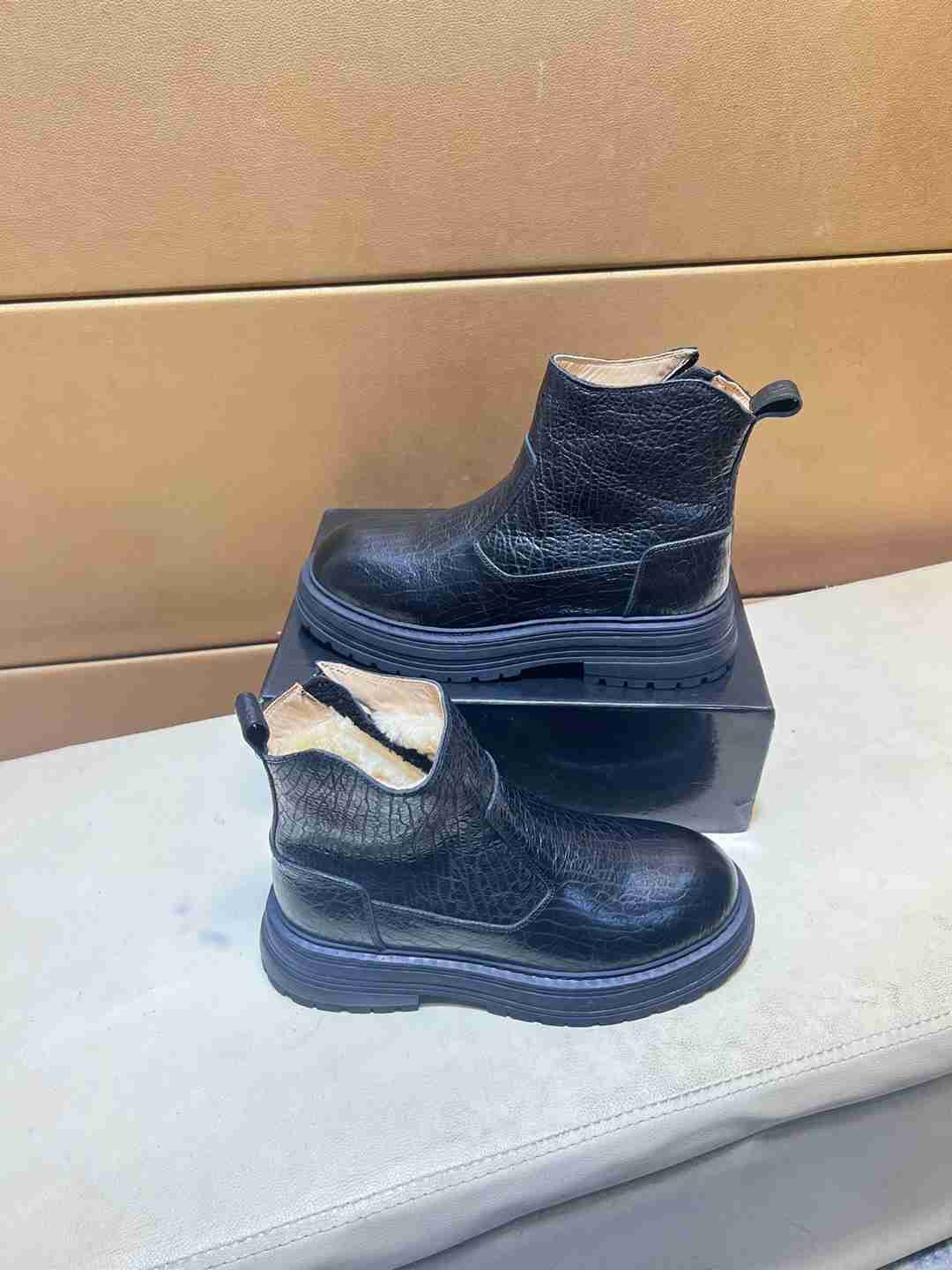UGG Men’s Leather Sneakers 1031360