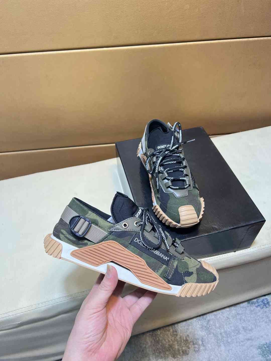 Dolce & Gabbana Men’s DG HK Sneakers Colorway 2 1031240-2