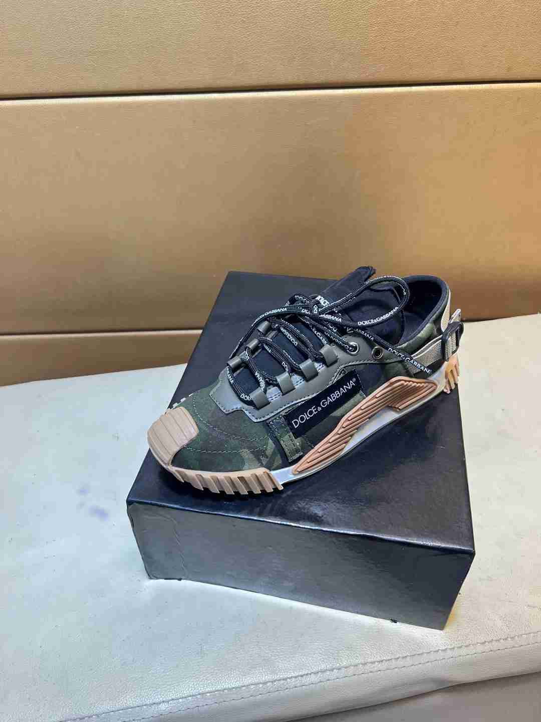 Dolce & Gabbana Men’s DG HK Sneakers Colorway 2 1031240-2