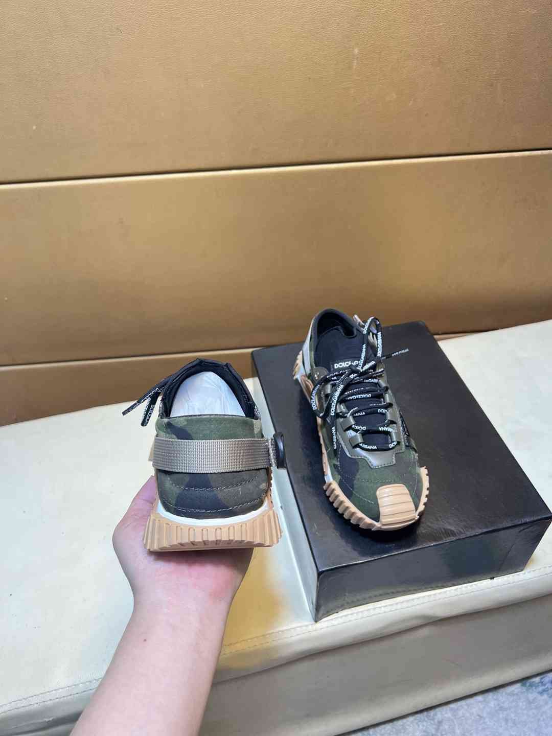 Dolce & Gabbana Men’s DG HK Sneakers Colorway 2 1031240-2