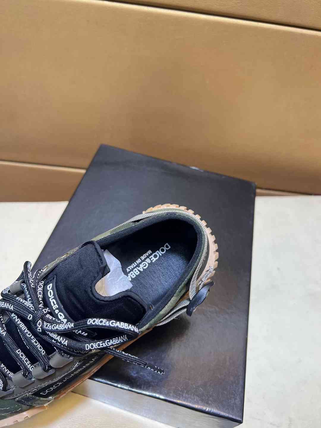 Dolce & Gabbana Men’s DG HK Sneakers Colorway 2 1031240-2