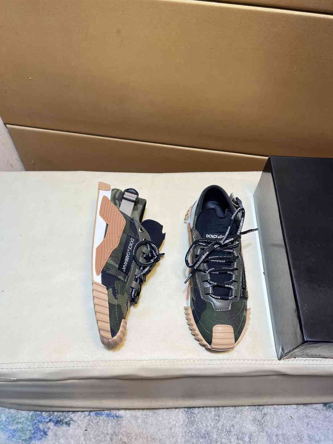 Dolce & Gabbana Men’s DG HK Sneakers Colorway 2 1031240-2