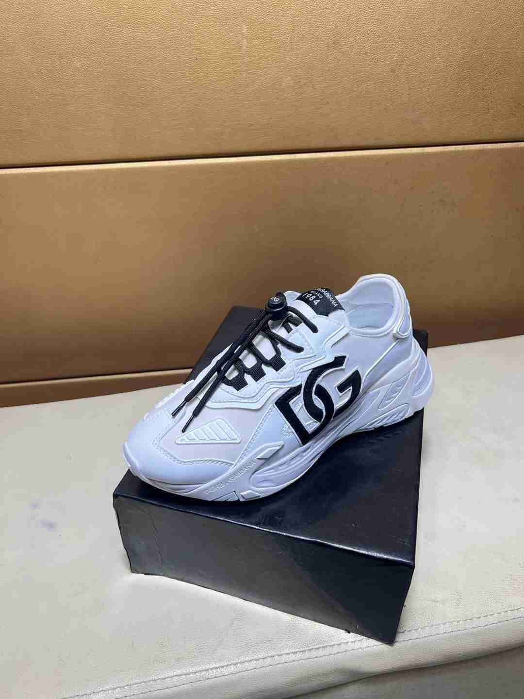 Dolce & Gabbana Men’s DG HK Sneakers Colorway 4 1031280-4