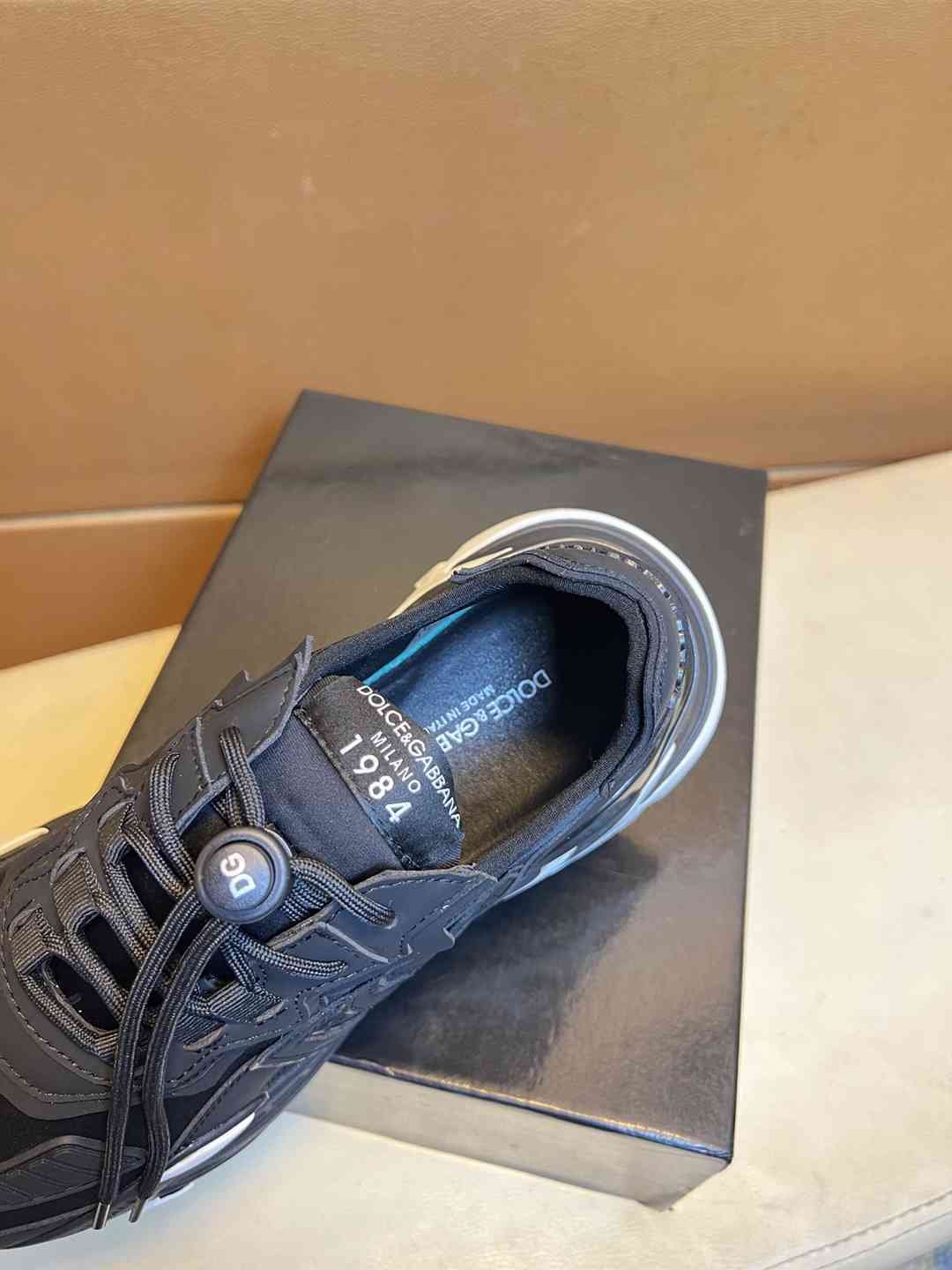 Dolce & Gabbana Men’s DG HK Sneakers 1031280