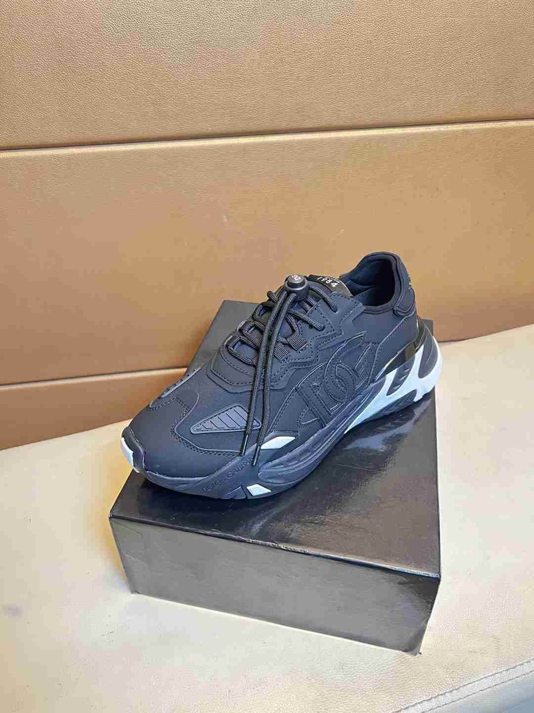 Dolce & Gabbana Men’s DG HK Sneakers 1031280