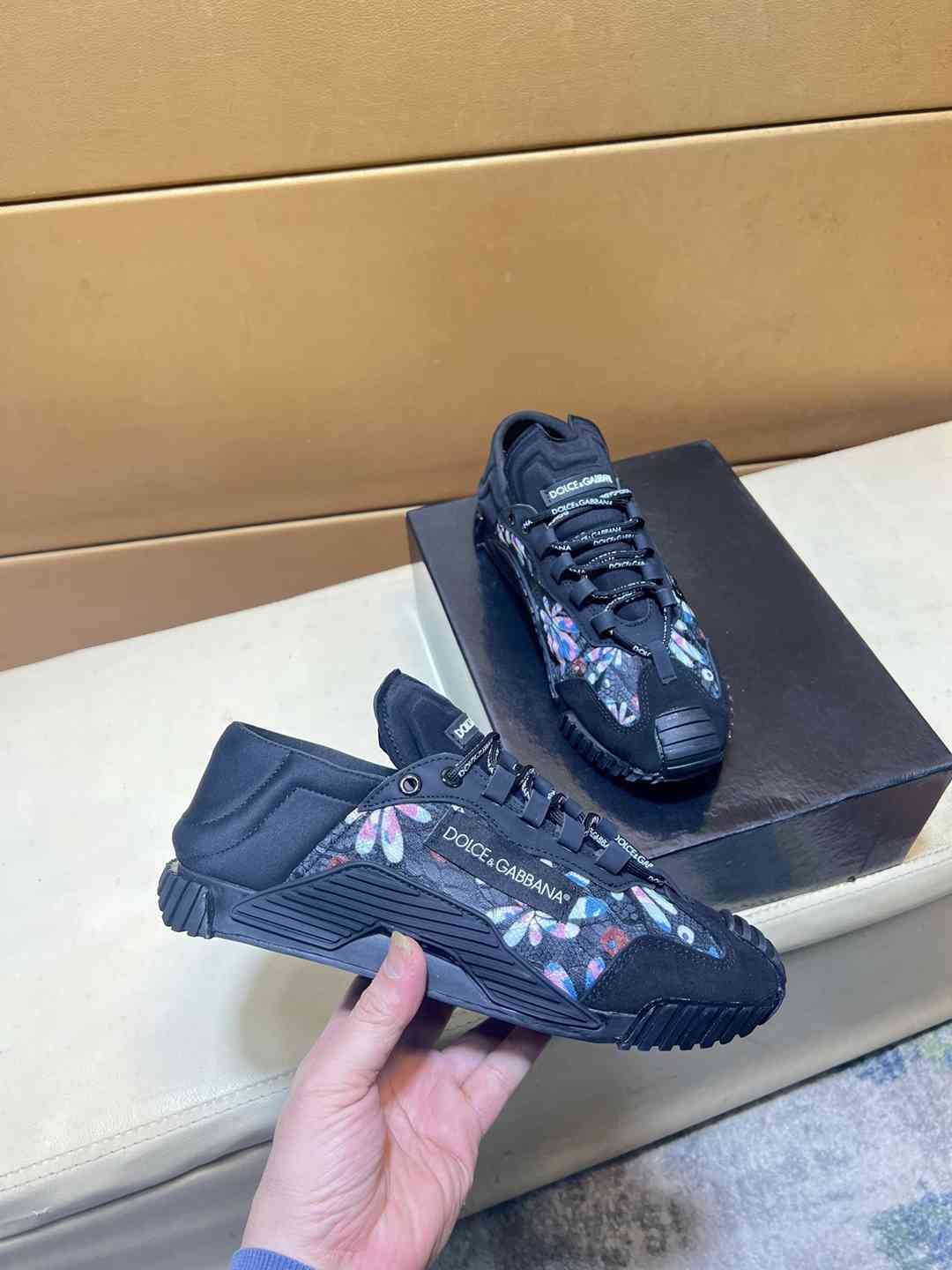 Dolce & Gabbana Men’s DG HK Sneakers 1031240