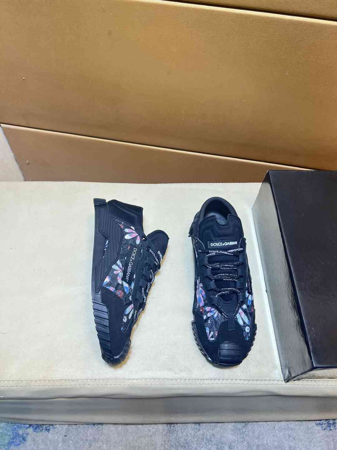 Dolce & Gabbana Men’s DG HK Sneakers 1031240