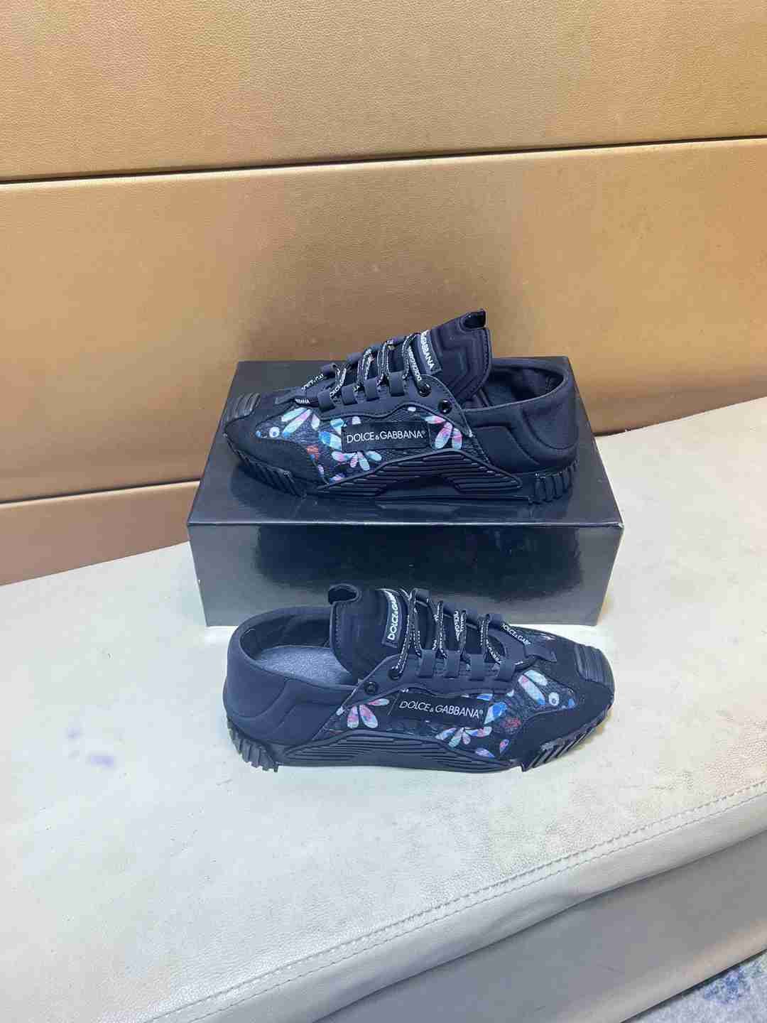 Dolce & Gabbana Men’s DG HK Sneakers 1031240