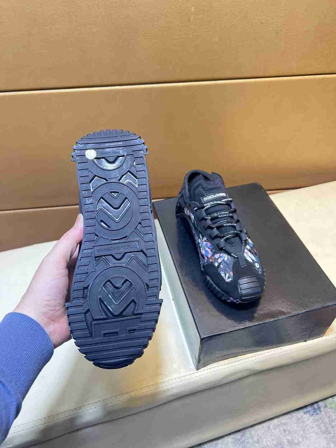 Dolce & Gabbana Men’s DG HK Sneakers 1031240