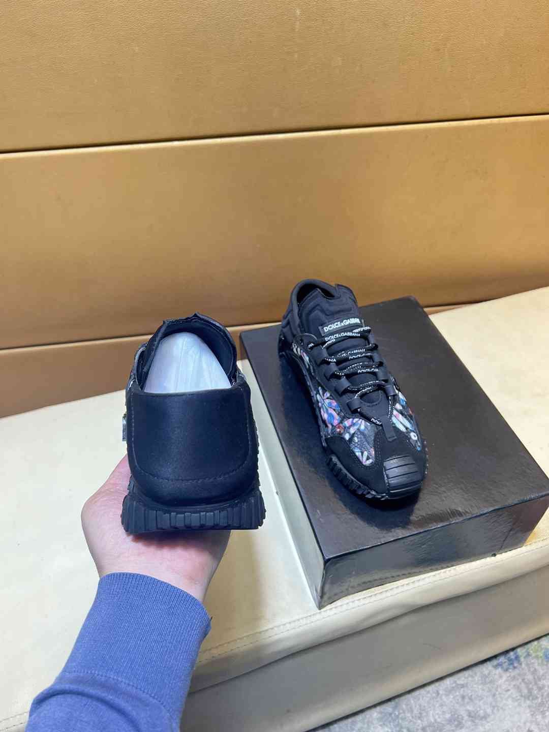 Dolce & Gabbana Men’s DG HK Sneakers 1031240