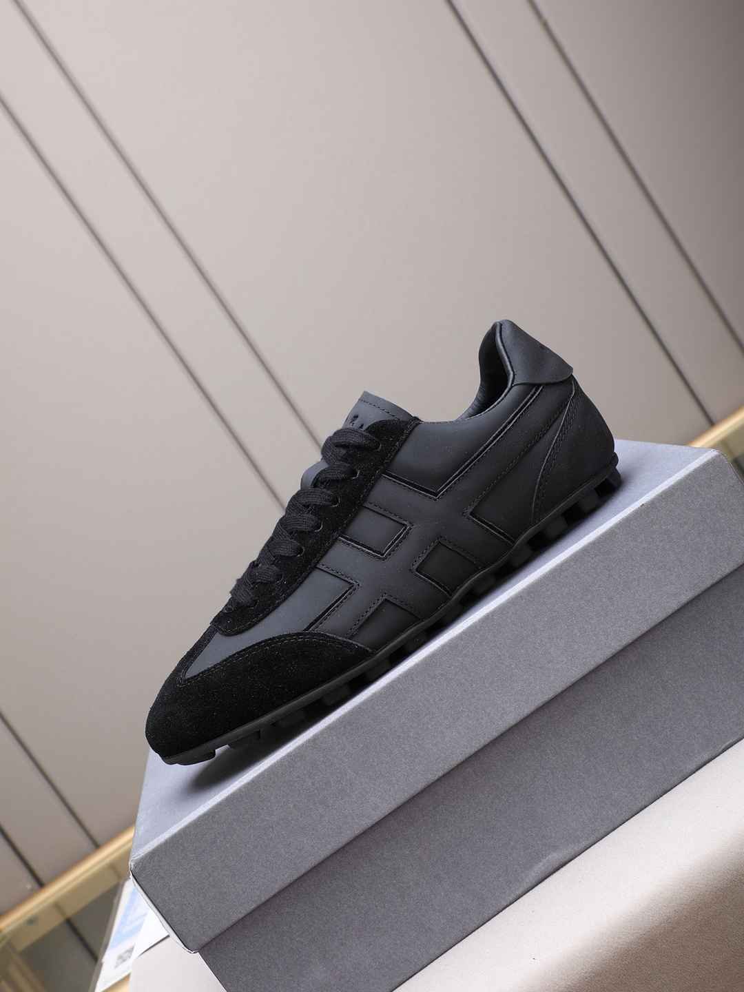 Hogan Calfskin leather Sneakers Colorway 6 1308350-6