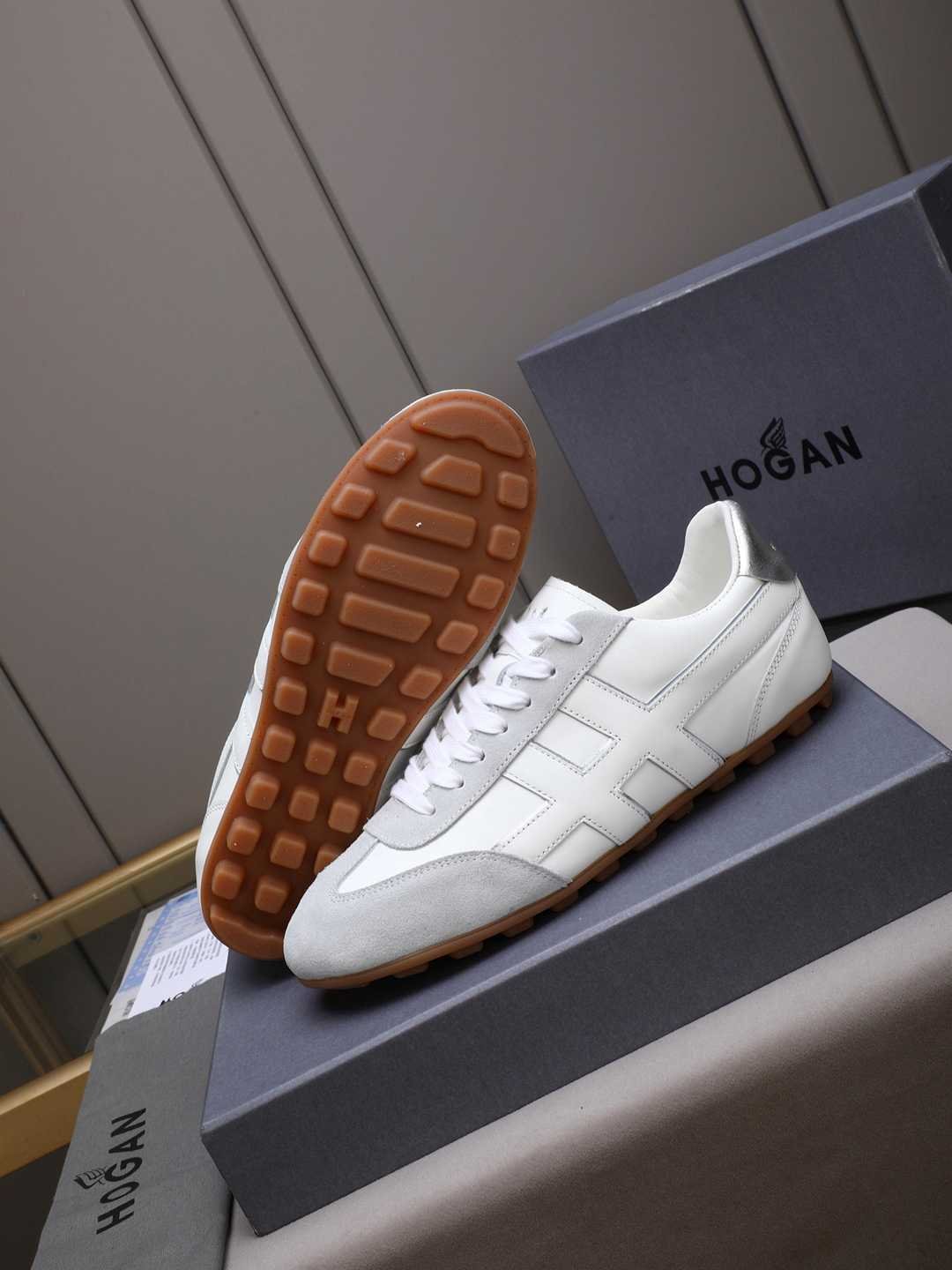 Hogan Calfskin leather Sneakers Colorway 1 1308350-1