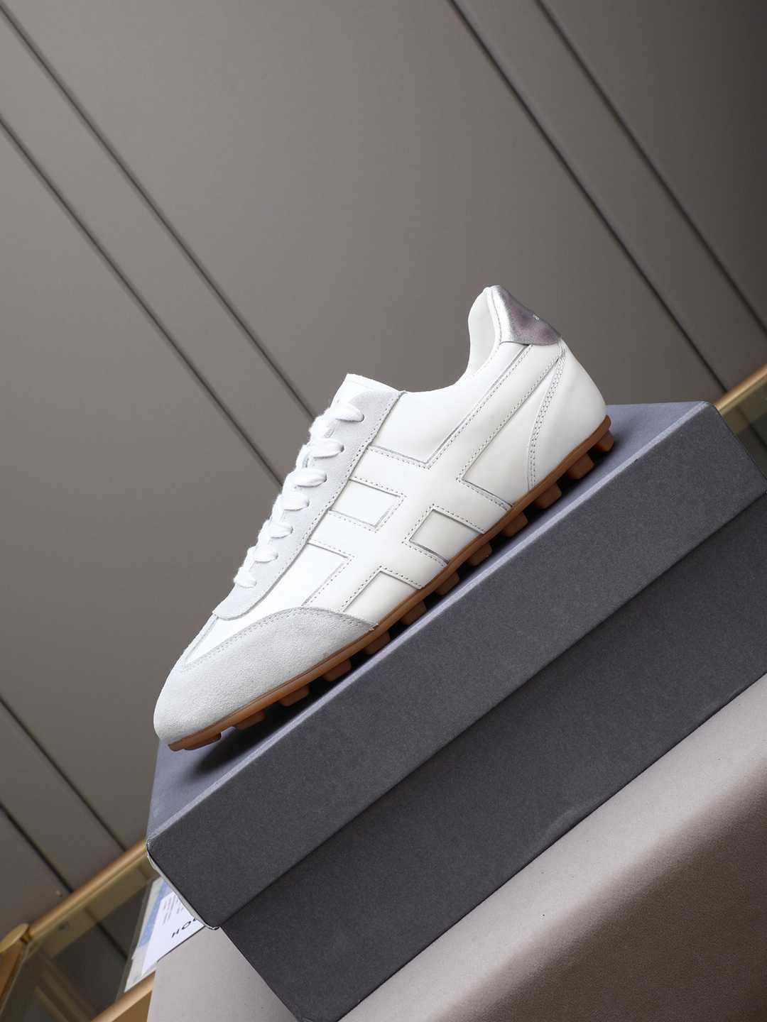Hogan Calfskin leather Sneakers Colorway 1 1308350-1