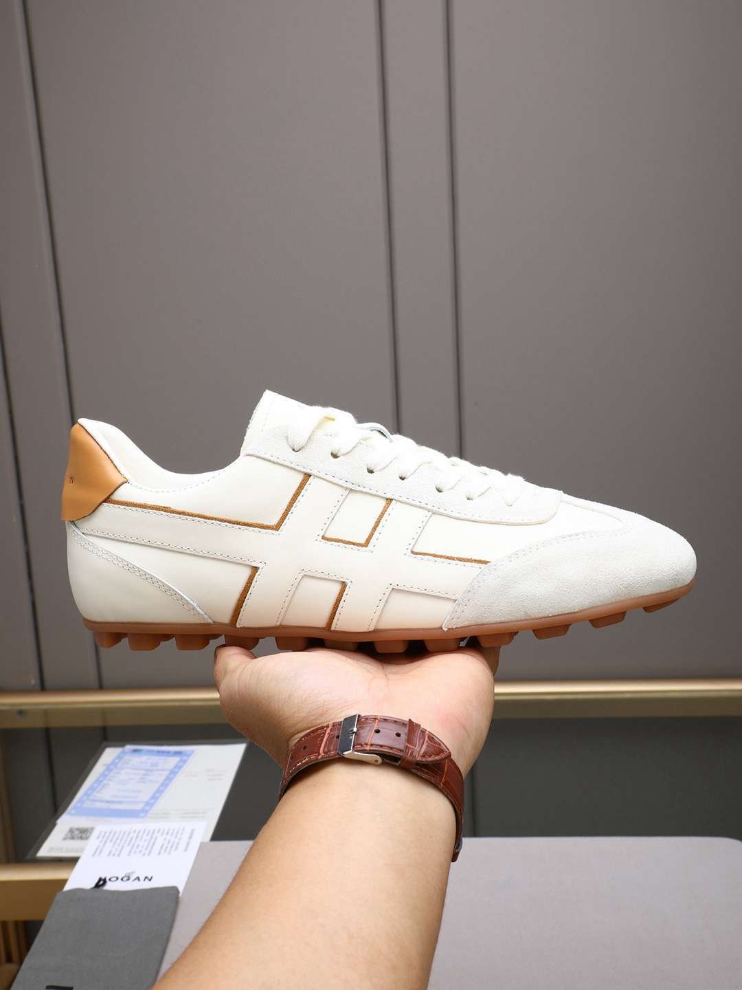 Hogan Calfskin leather Sneakers 1308350