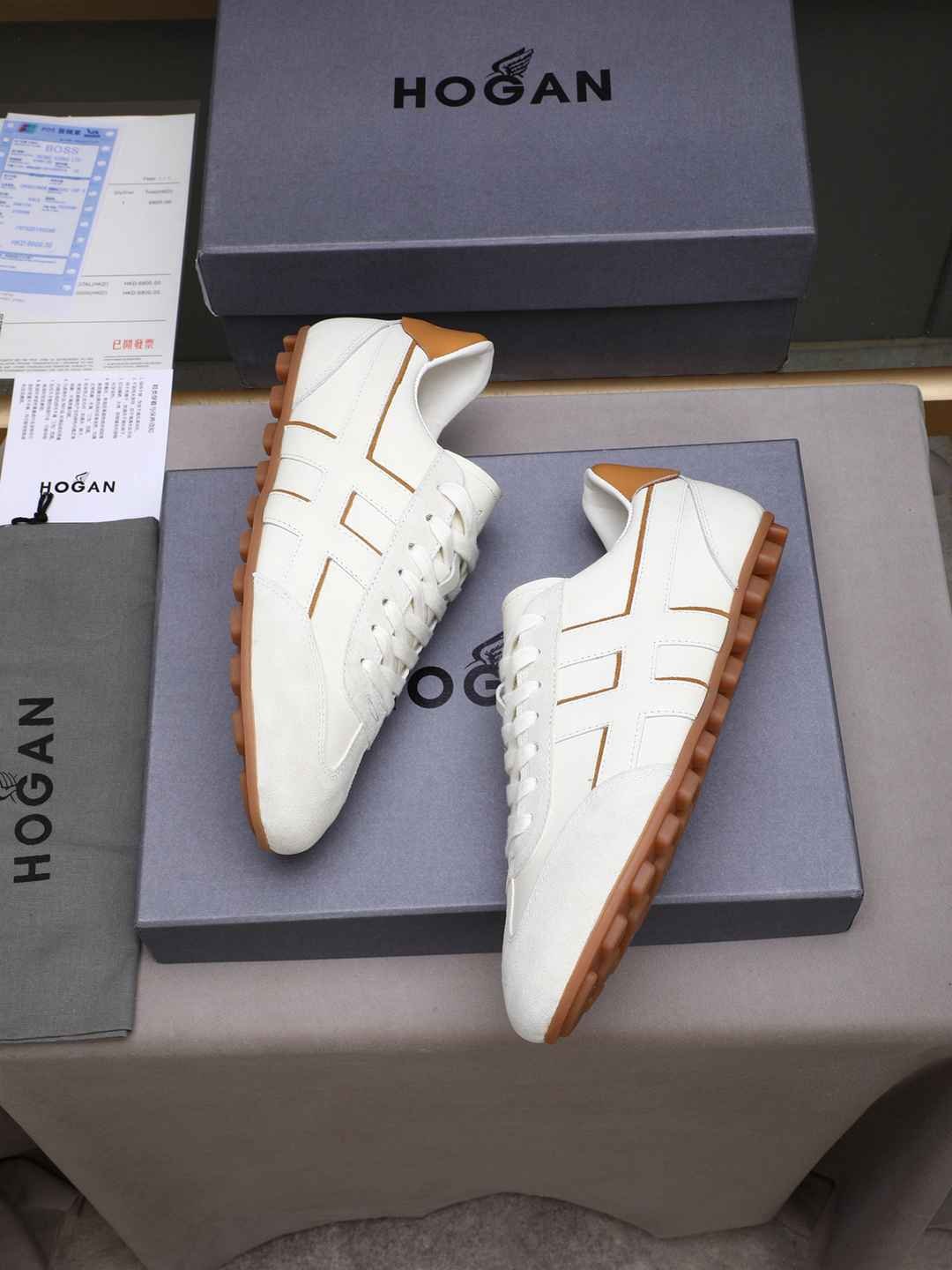 Hogan Calfskin leather Sneakers 1308350