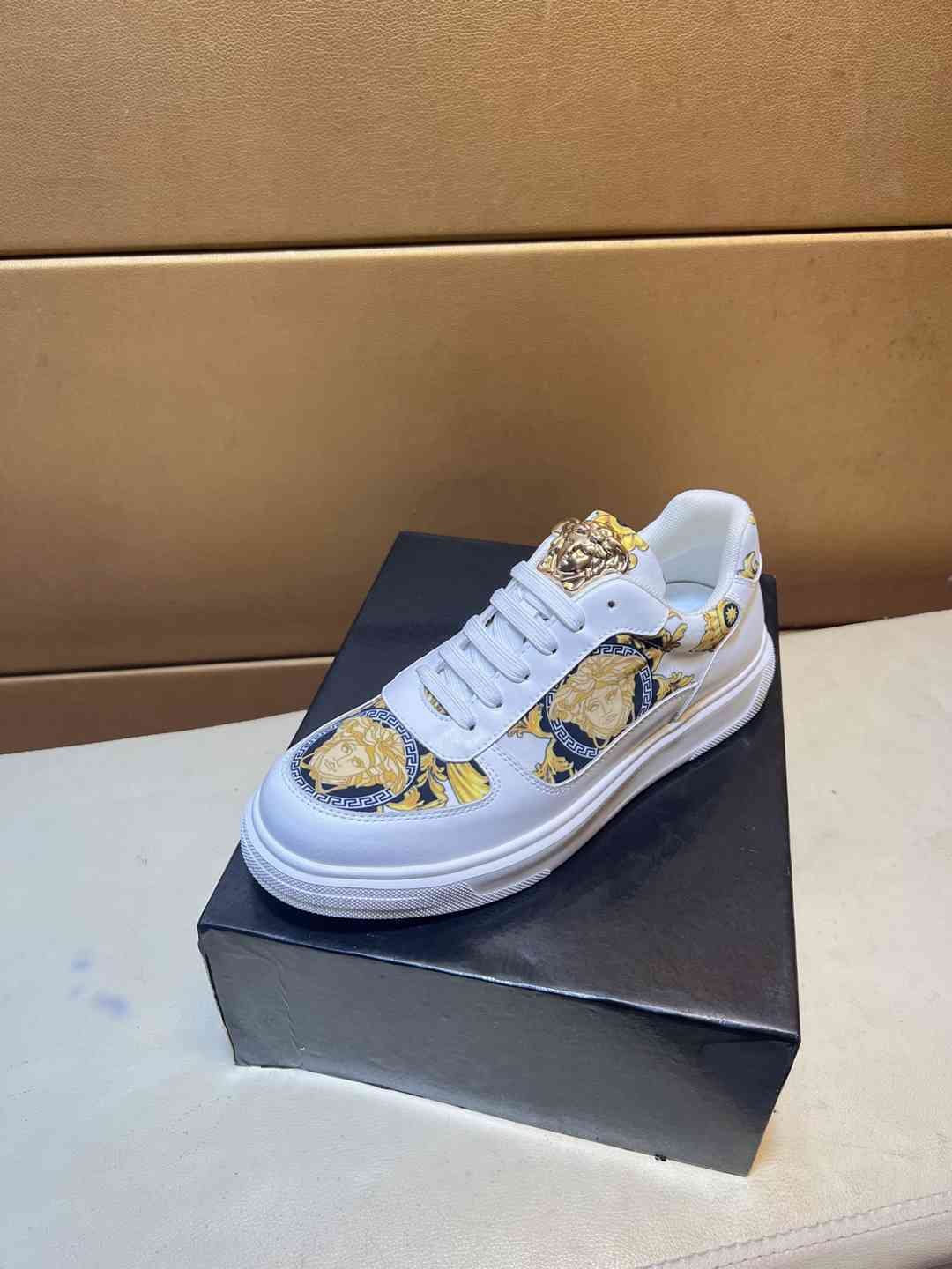 Versace Men’s HK wan Sneakers Colorway 1 1031230-1