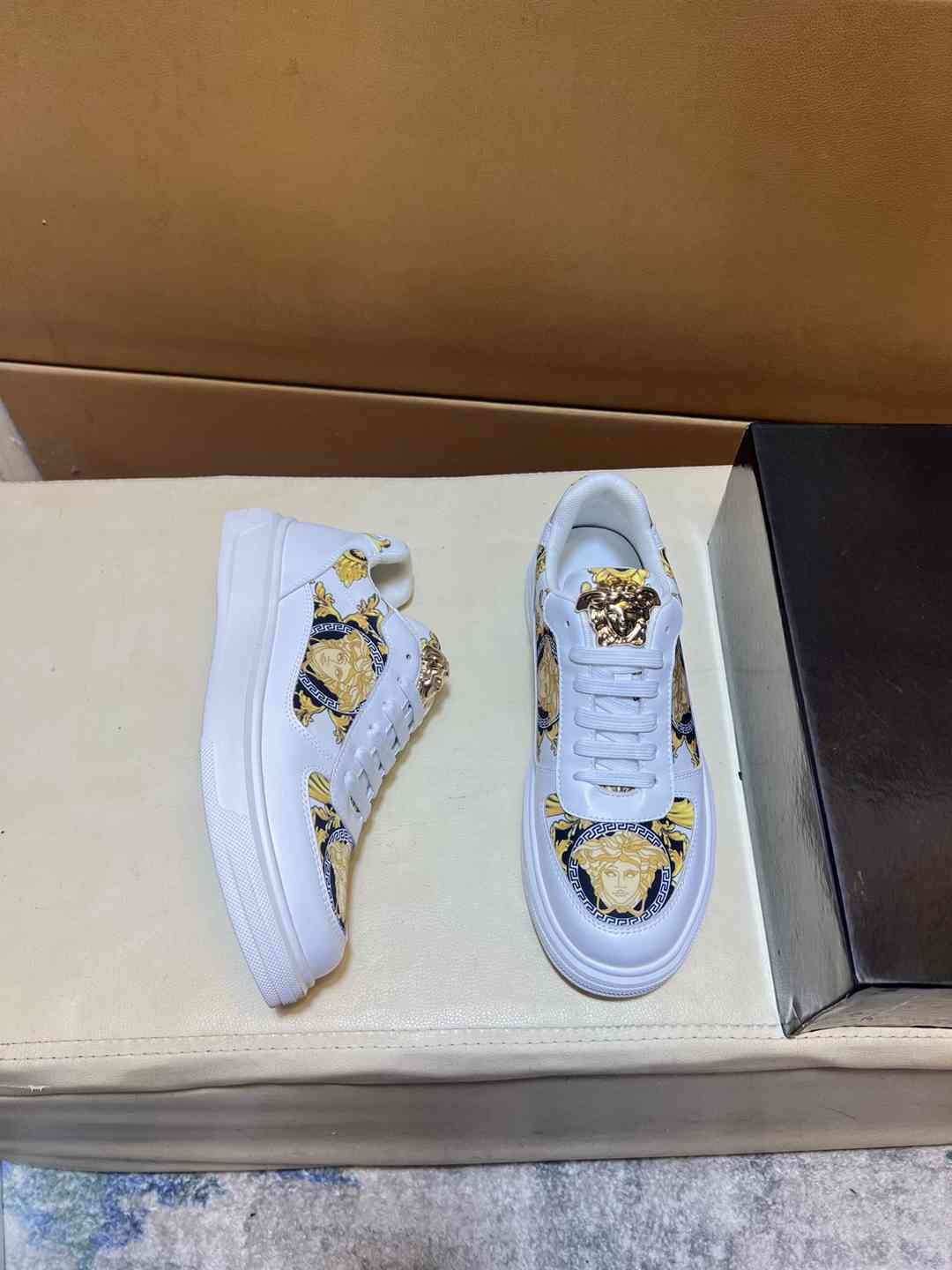 Versace Men’s HK wan Sneakers Colorway 1 1031230-1