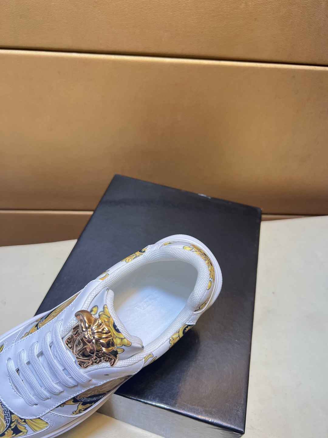 Versace Men’s HK wan Sneakers Colorway 1 1031230-1