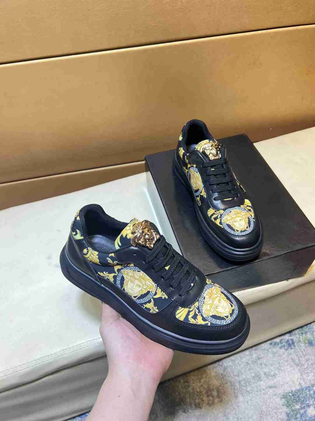 Versace Men's HK wan Sneakers 1031230