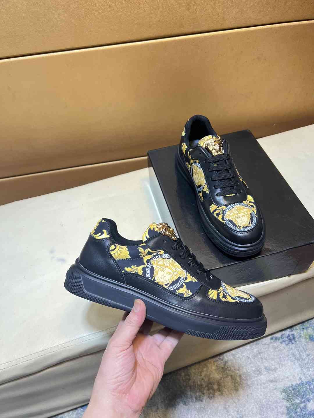 Versace Men’s HK wan Sneakers 1031230