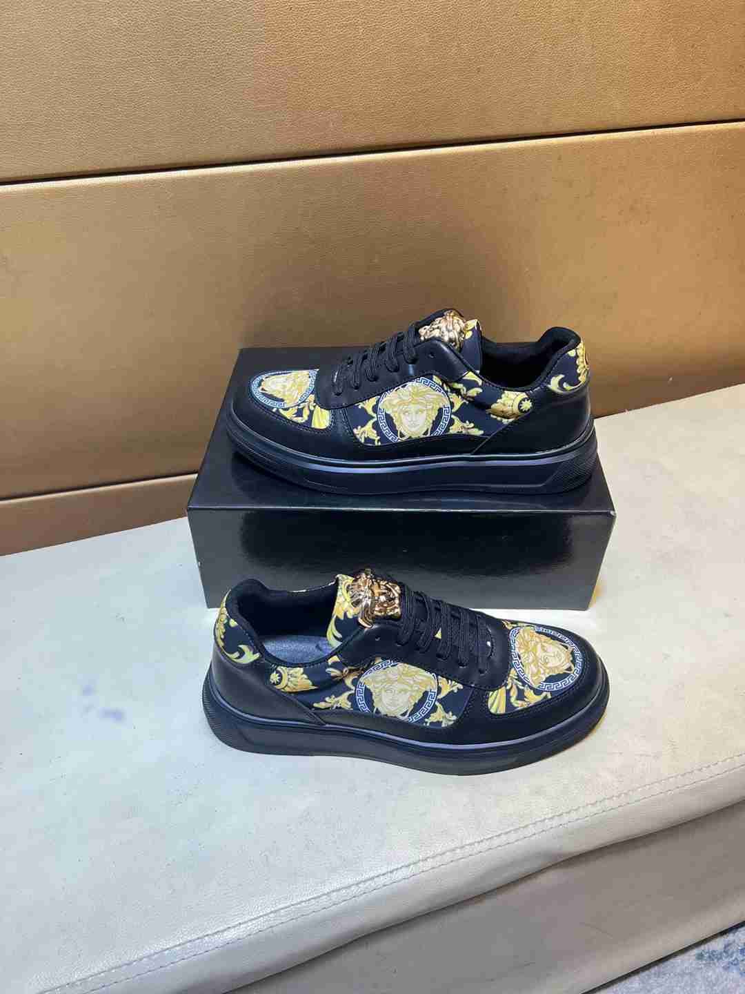 Versace Men’s HK wan Sneakers 1031230