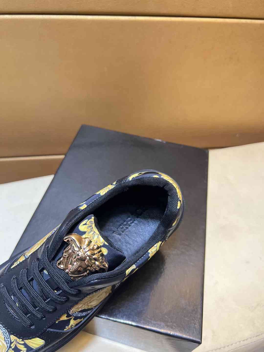 Versace Men’s HK wan Sneakers 1031230