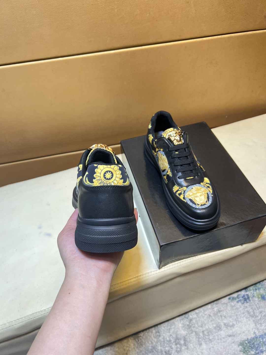 Versace Men’s HK wan Sneakers 1031230