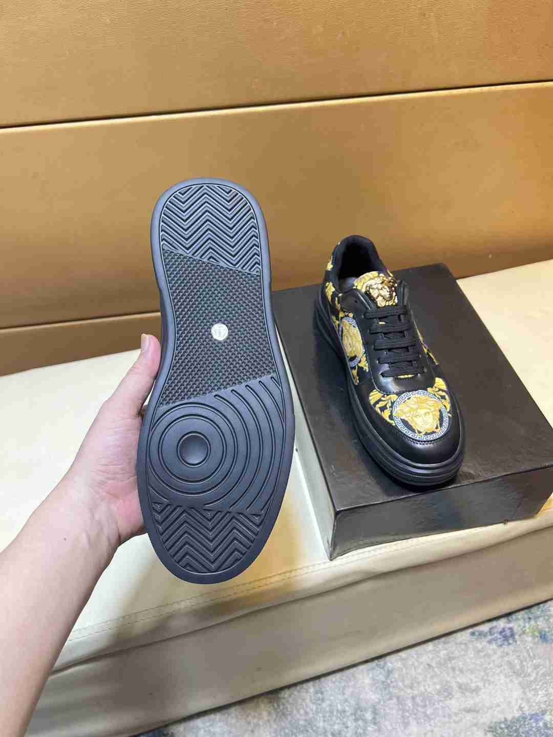 Versace Men’s HK wan Sneakers 1031230