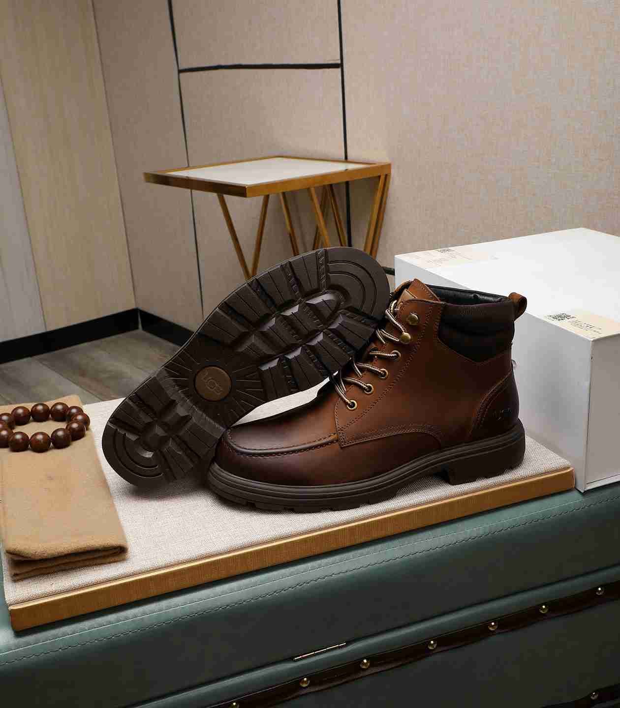 UGG Men’s Leather Boots Colorway 12 1190330-12