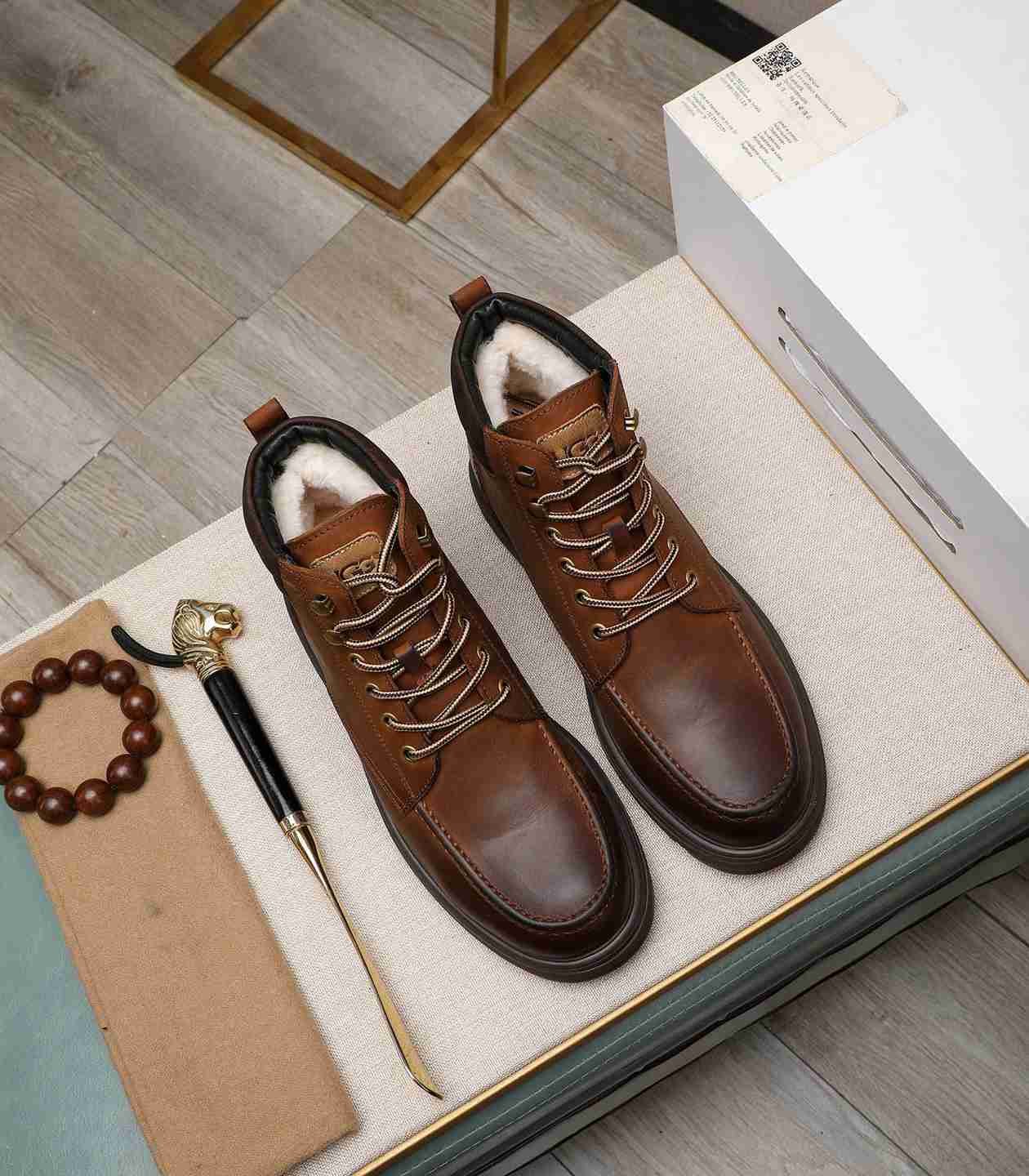 UGG Men’s Leather Boots Colorway 12 1190330-12