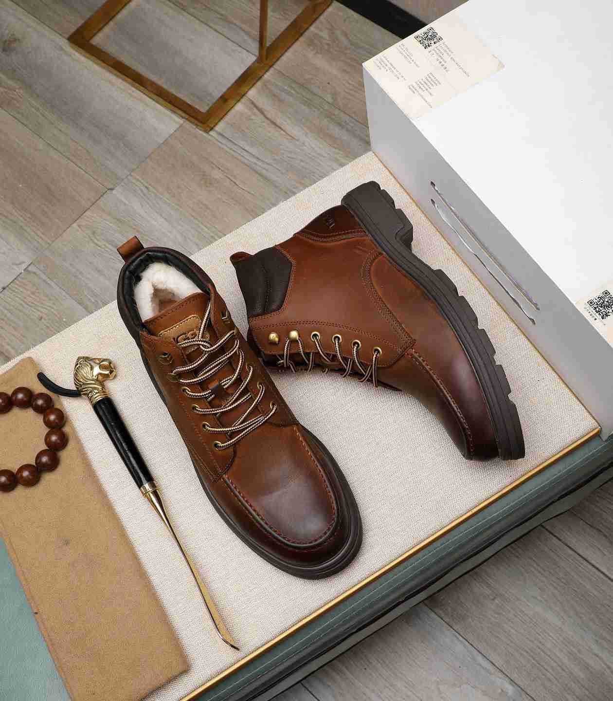 UGG Men’s Leather Boots Colorway 12 1190330-12
